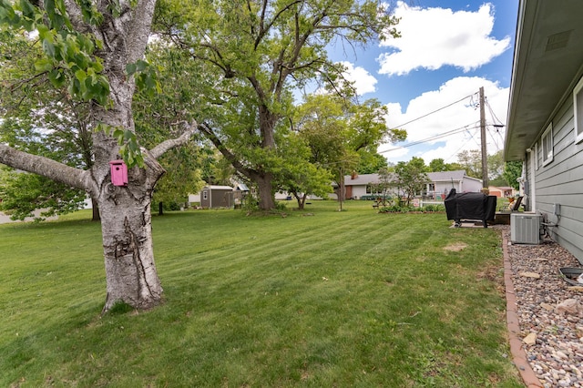 311 Wisconsin St, Lake City, MN 55041 - view of green lawn featuring central AC