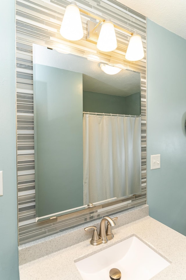 311 Wisconsin St, Lake City, MN 55041 - full bathroom with vanity