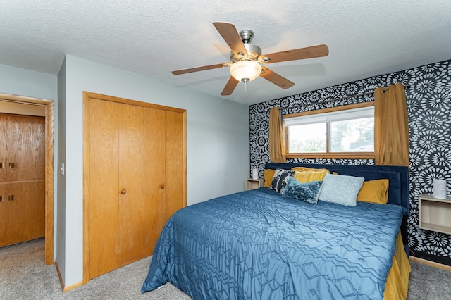 311 Wisconsin St, Lake City, MN 55041 - bedroom featuring carpet, a closet, ceiling fan, and a textured ceiling