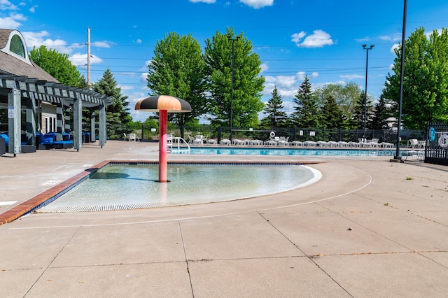 4960 149th St N Unit 6, Hugo, MN 55038 - community pool with a pergola and a patio area