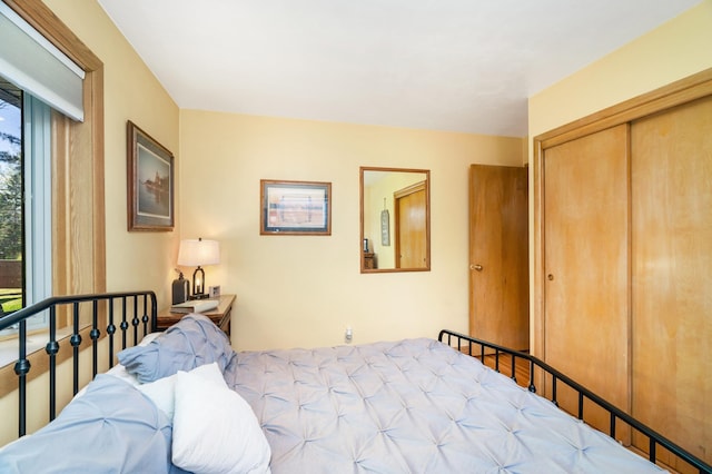 721 Maple Dr, Aurora, MN 55705 - bedroom with a closet