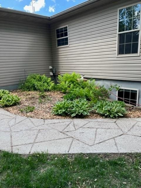 614 S Shore Dr S, Windom, MN 56101 - view of home's exterior