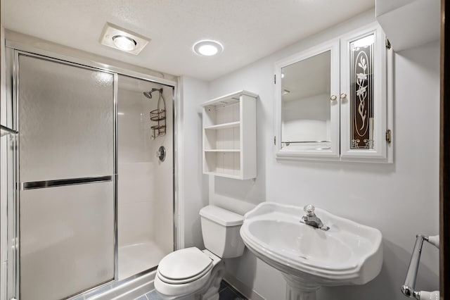 17915 17th Ave N, Plymouth, MN 55447 - full bathroom featuring toilet, a sink, a stall shower, and a textured ceiling