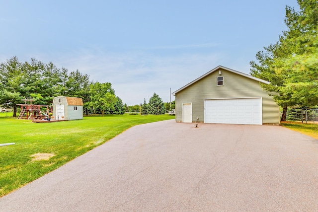 28610 Bay Shore Dr NW, Isanti, MN 55040 - detached garage featuring a shed