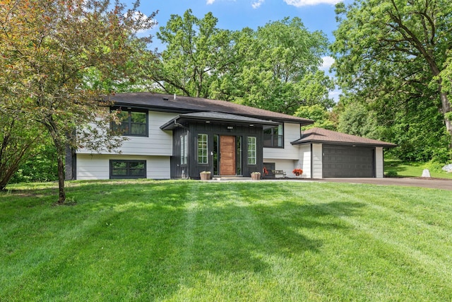 8150 Wildwood Rd, Laketown Twp, MN 55387 - tri-level home featuring a front lawn and a garage