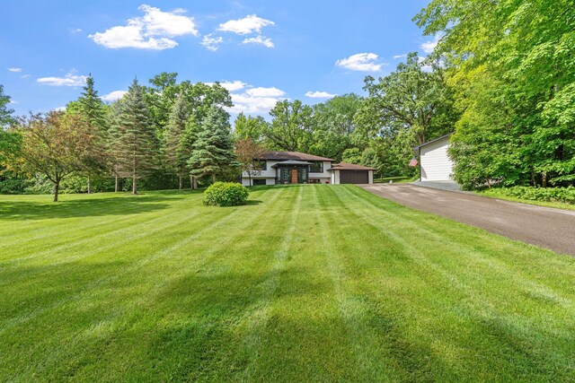 8150 Wildwood Rd, Laketown Twp, MN 55387 - view of front of property featuring a front lawn and driveway
