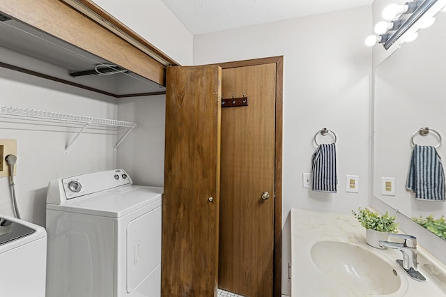 10441 Greenbrier Rd Unit 315, Minnetonka, MN 55305 - laundry room featuring washing machine and clothes dryer