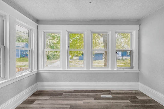 1912 15th Ave N, Minneapolis, MN 55411 - unfurnished sunroom with healthy amount of natural light