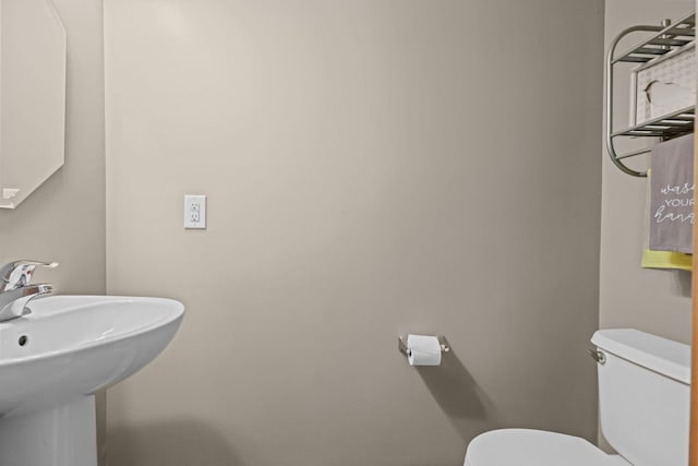 367 Ojibway Path, Lino Lakes, MN 55014 - bathroom featuring toilet and a sink
