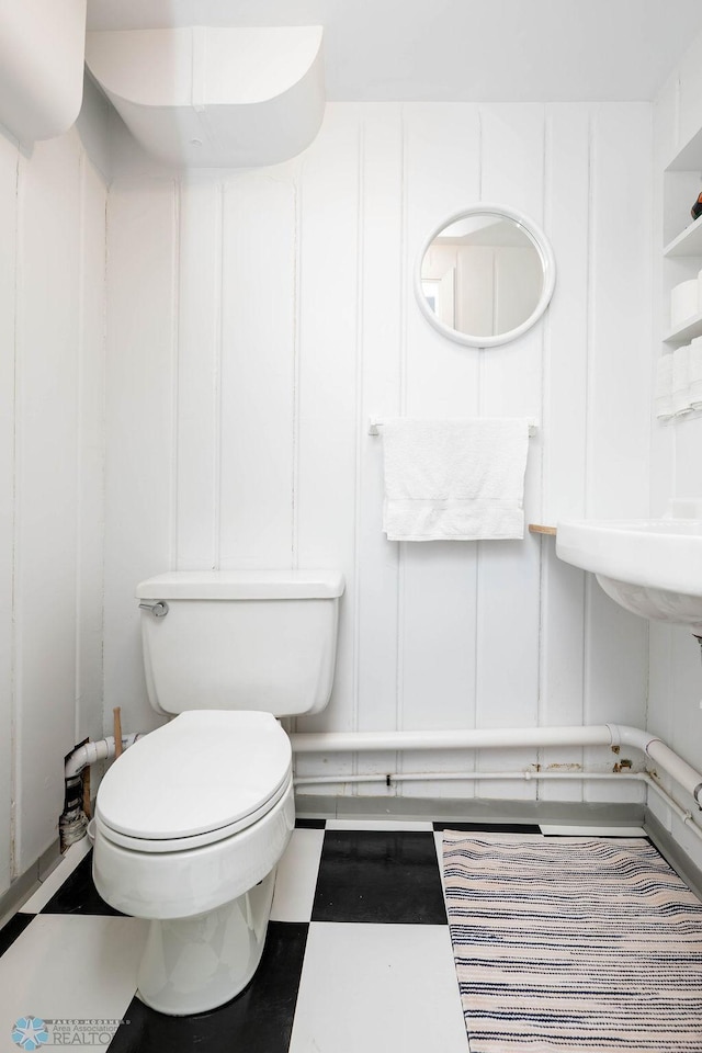 1209 5th St N, Fargo, ND 58102 - half bathroom featuring a decorative wall and toilet