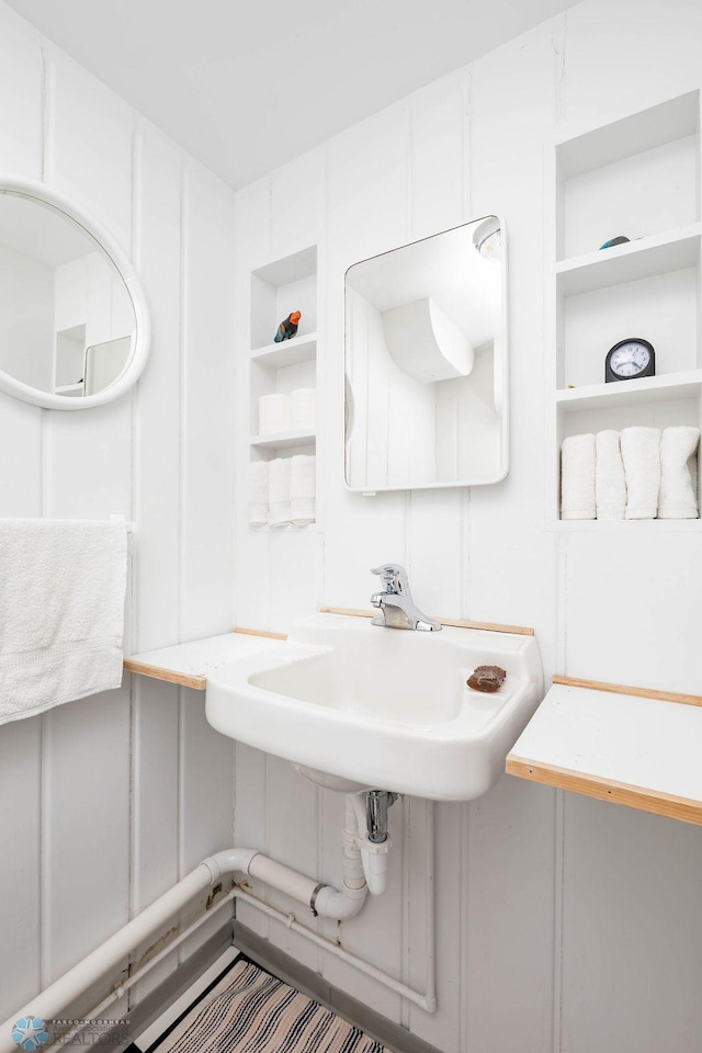 1209 5th St N, Fargo, ND 58102 - bathroom with a decorative wall and built in features