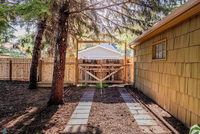 1209 5th St N, Fargo, ND 58102 - view of yard featuring a gate