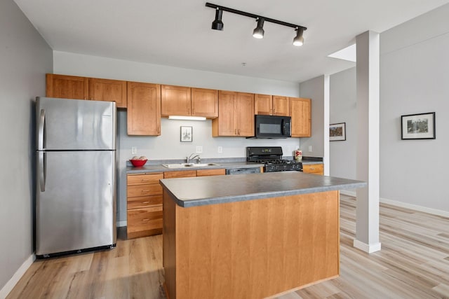 1829 3rd Ave S Unit 212, Minneapolis, MN 55404 - kitchen featuring black appliances, a sink, light wood-type flooring, and rail lighting