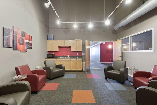 1829 3rd Ave S Unit 212, Minneapolis, MN 55404 - building lobby with a towering ceiling and a sink
