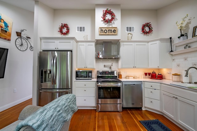 30124 Circle Dr, Breezy Point, MN 56472 - kitchen with stainless steel appliances, a sink, wall chimney range hood, backsplash, and light countertops