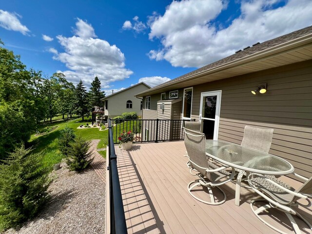 2774 Pine Ridge Blvd, Red Wing, MN 55066 - deck featuring outdoor dining space