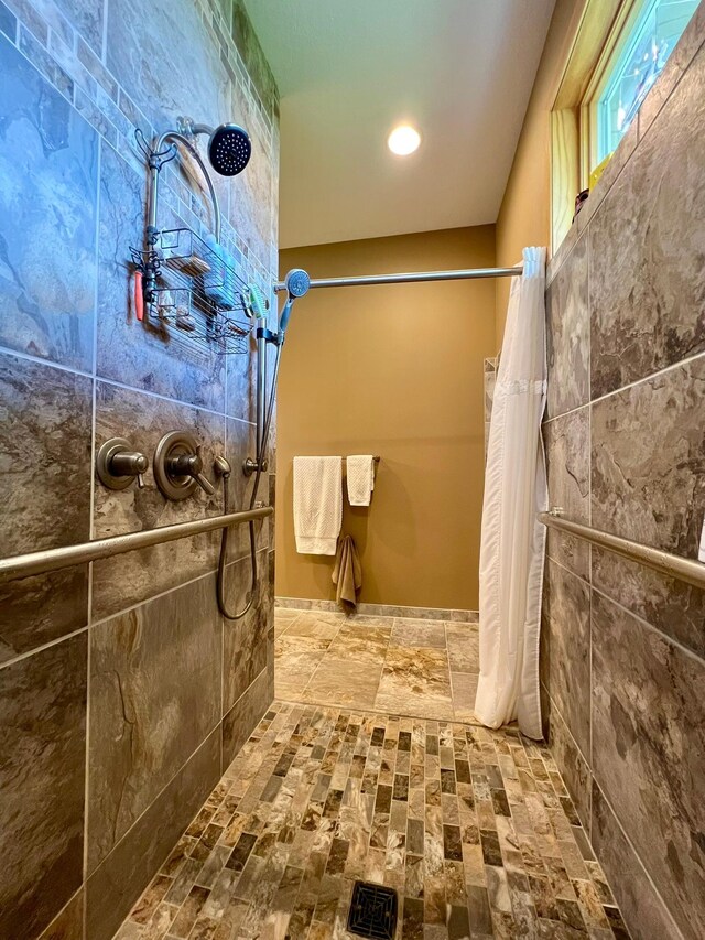 2774 Pine Ridge Blvd, Red Wing, MN 55066 - full bath with tiled shower and recessed lighting