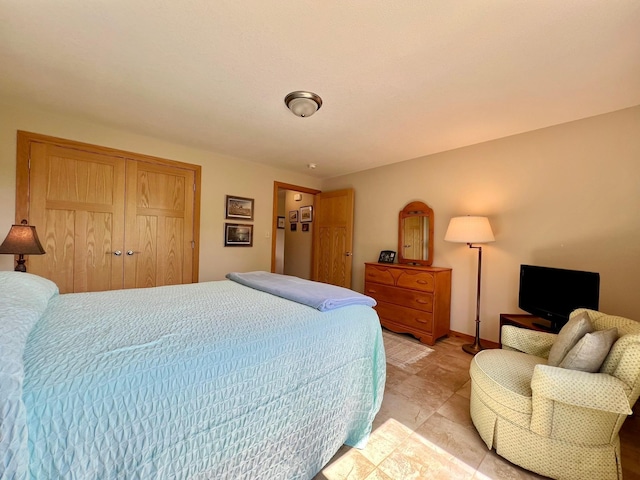 2774 Pine Ridge Blvd, Red Wing, MN 55066 - bedroom with a closet and baseboards