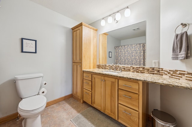 30259 Fox Run Rd, Stacy, MN 55079 - full bath featuring toilet, vanity, decorative backsplash, and baseboards