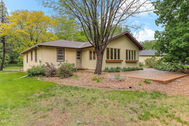 5725 Golden Valley Rd, Golden Valley, MN 55422 - view of front facade with a front yard and a patio