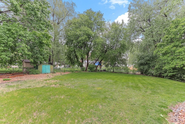 5725 Golden Valley Rd, Golden Valley, MN 55422 - view of grassy yard
