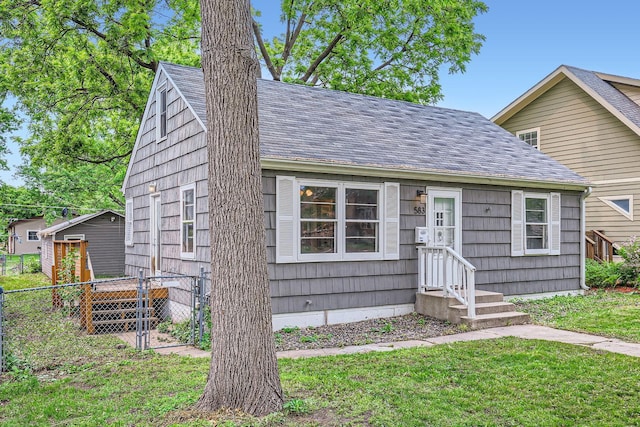 583 Cromwell Ave, Saint Paul, MN 55104 - view of front facade with a shingled roof