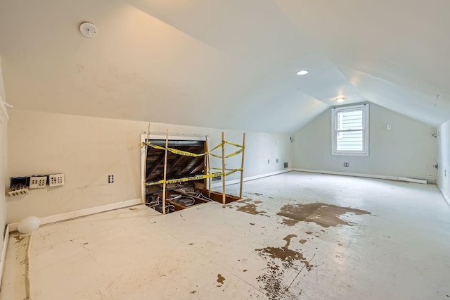 583 Cromwell Ave, Saint Paul, MN 55104 - bonus room featuring vaulted ceiling and baseboards