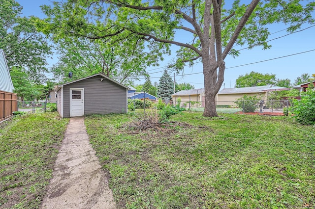583 Cromwell Ave, Saint Paul, MN 55104 - view of yard featuring an outdoor structure