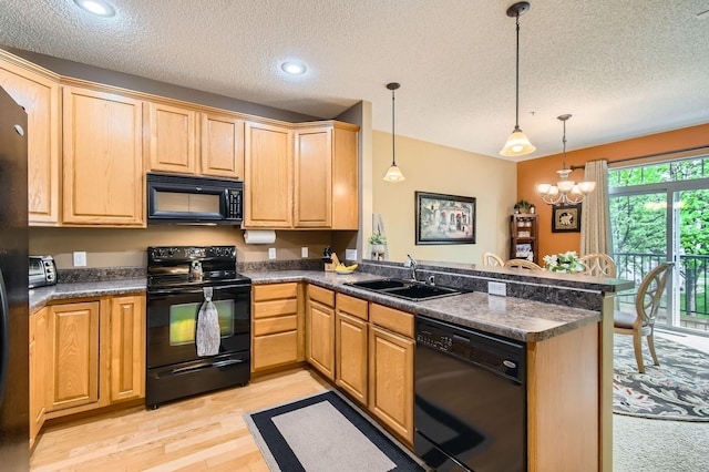 3661 Hazel Trl Unit H, Woodbury, MN 55129 - kitchen with black appliances, a sink, a peninsula, dark countertops, and light wood-type flooring