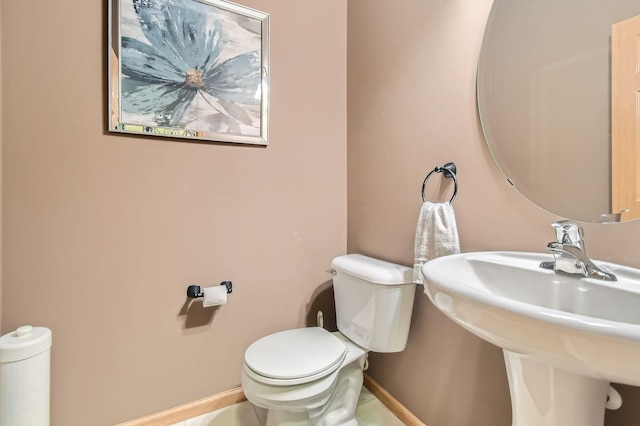 3661 Hazel Trl Unit H, Woodbury, MN 55129 - bathroom with baseboards, toilet, and a sink