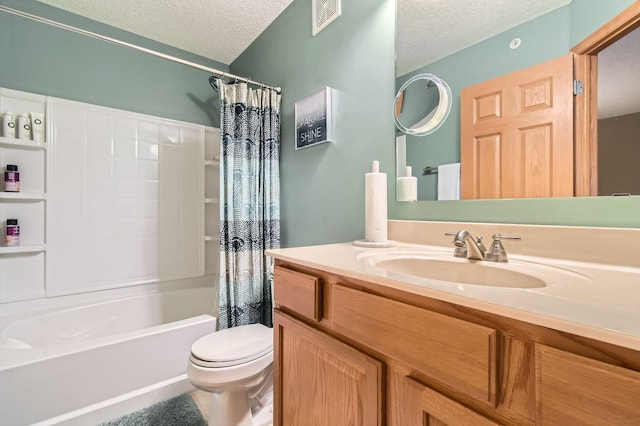 3661 Hazel Trl Unit H, Woodbury, MN 55129 - bathroom featuring a textured ceiling, shower / tub combo, vanity, and toilet