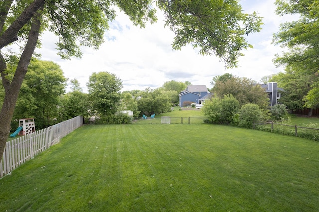 8821 Jonquil Ln N, Maple Grove, MN 55369 - view of yard