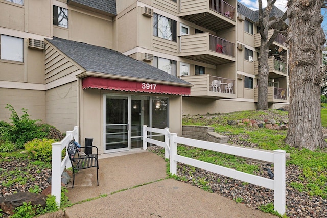 3917 Heritage Hills Dr Unit 303, Bloomington, MN 55437 - photo 1