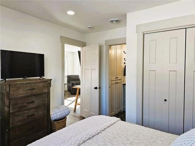 2011/2 10th Ave SE, Pipestone, MN 56164 - bedroom featuring a closet, wood finished floors, recessed lighting, and ensuite bath