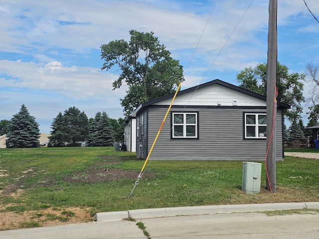 201 10th Ave SE, Pipestone, MN 56164 - view of home's exterior featuring a lawn