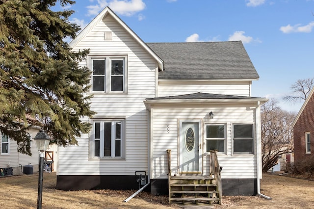 609 2nd Ave NE, Sleepy Eye, MN 56085 - traditional-style home featuring central AC unit and a shingled roof