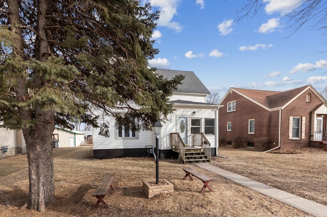 609 2nd Ave NE, Sleepy Eye, MN 56085 - view of front of house with roof with shingles