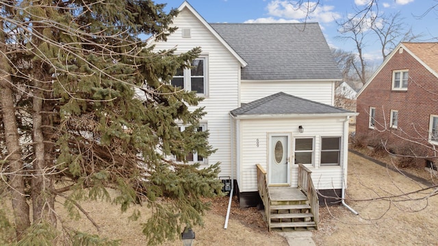 609 2nd Ave NE, Sleepy Eye, MN 56085 - rear view of house featuring a shingled roof