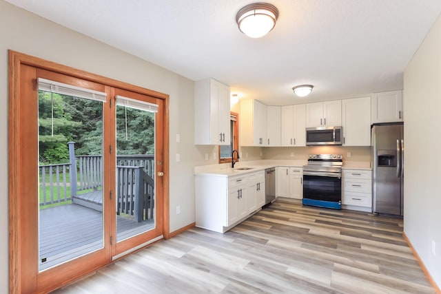 11622 Rio Loma Ln, Burnsville, MN 55337 - kitchen featuring stainless steel appliances, a sink, light countertops, and light wood-style flooring