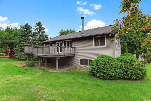 11622 Rio Loma Ln, Burnsville, MN 55337 - back of house featuring a yard and a wooden deck