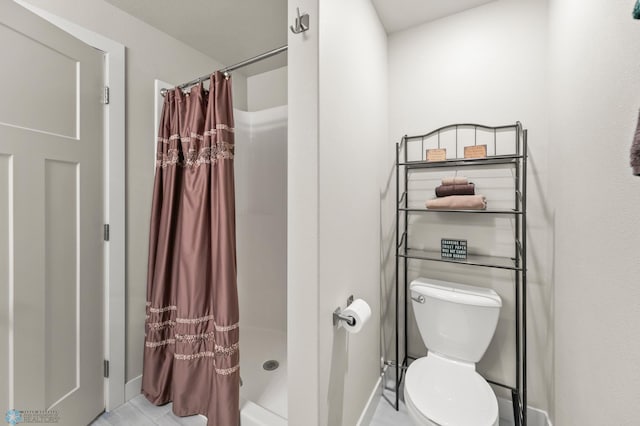 3784 Bell Blvd E, West Fargo, ND 58078 - full bath featuring toilet, a shower stall, and baseboards