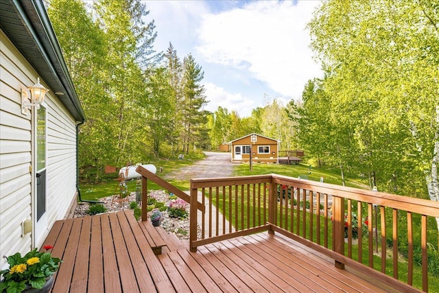 2614 Leroy Rd, Eveleth, MN 55734 - deck featuring a lawn