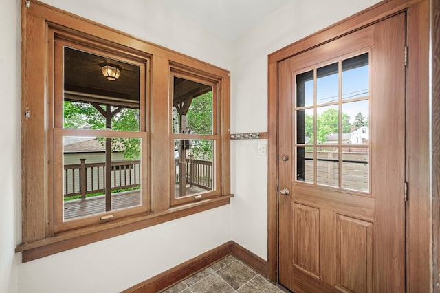 1928 Cleveland St NE, Minneapolis, MN 55418 - entryway with baseboards