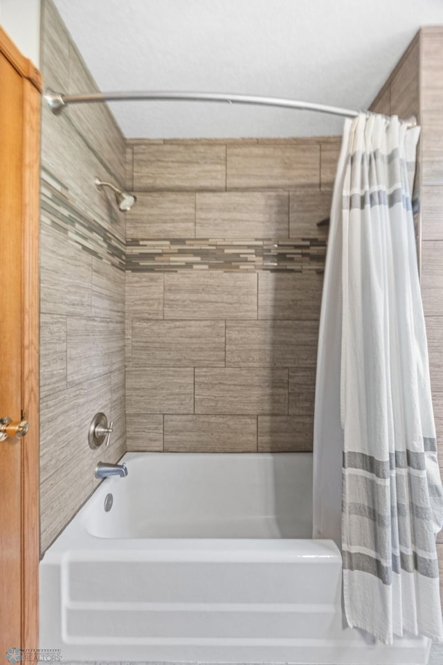 20482 28th Ave N, Cromwell Twp, MN 56549 - full bath with shower / bathtub combination with curtain