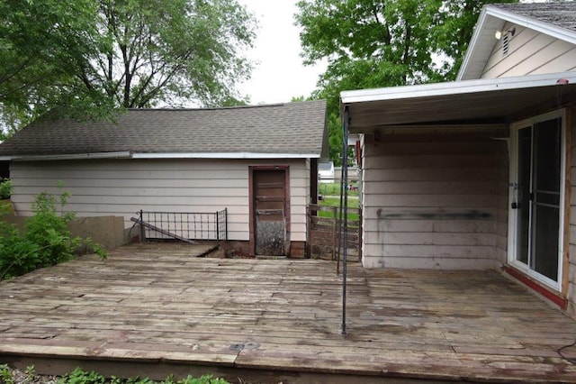1305 La Crescent St, Campbell Twp, WI 54603 - view of deck