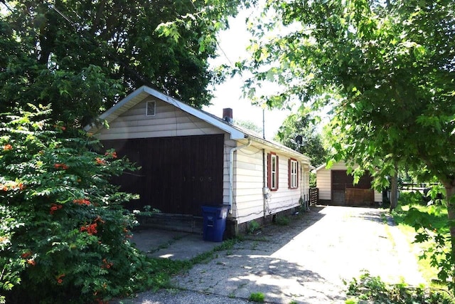 1305 La Crescent St, Campbell Twp, WI 54603 - view of front of home featuring an outdoor structure