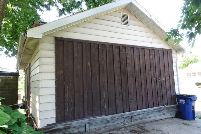 1305 La Crescent St, Campbell Twp, WI 54603 - view of garage