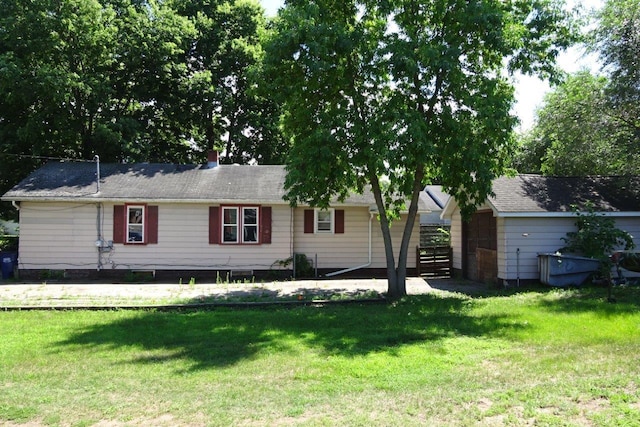 1305 La Crescent St, Campbell Twp, WI 54603 - single story home featuring a front yard