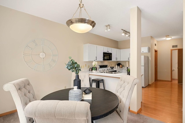547 Woodduck Dr Unit G, Woodbury, MN 55125 - dining area with baseboards and light wood-type flooring