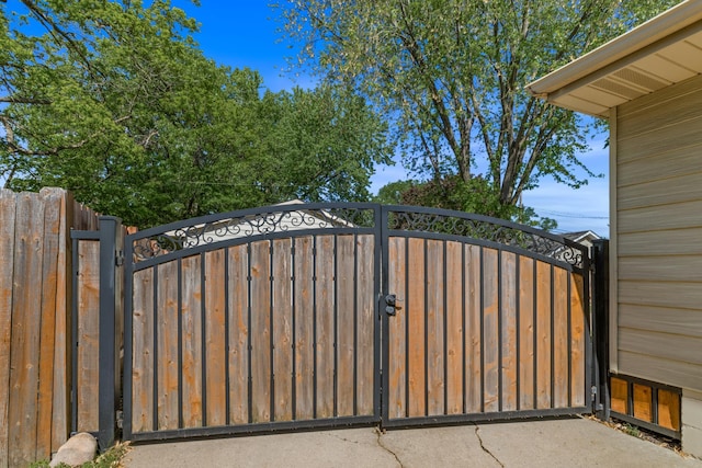 4342 Arthur St NE, Columbia Heights, MN 55421 - view of gate